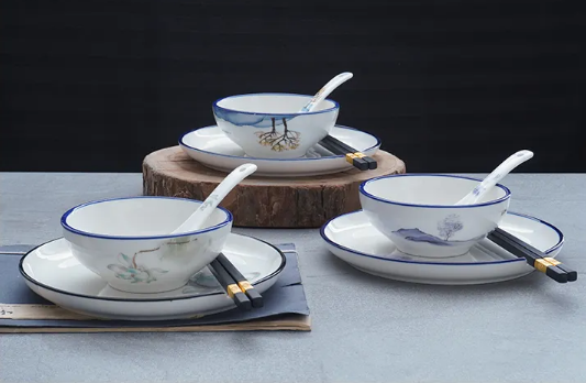 釉上彩的碗真的不能用吗 釉上彩的碗为什么不能用 釉上彩的碗真的不能用吗 釉上彩的碗为什么不能用