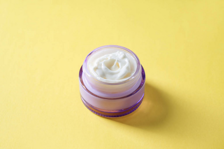 身体素颜霜和身体乳哪个先用 如何正确使用身体素颜霜